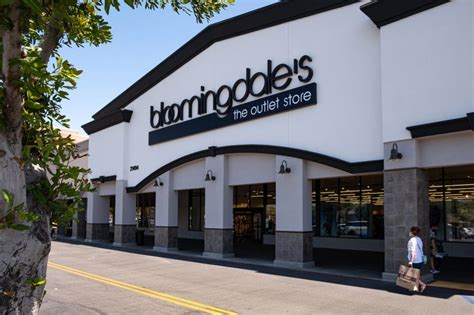 bloomingdale's outlet.